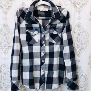 Dark blue& white checker shirt